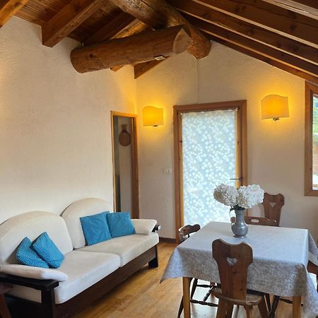 Chalet Blanc "La Mansarda" Courmayeur Buitenkant foto