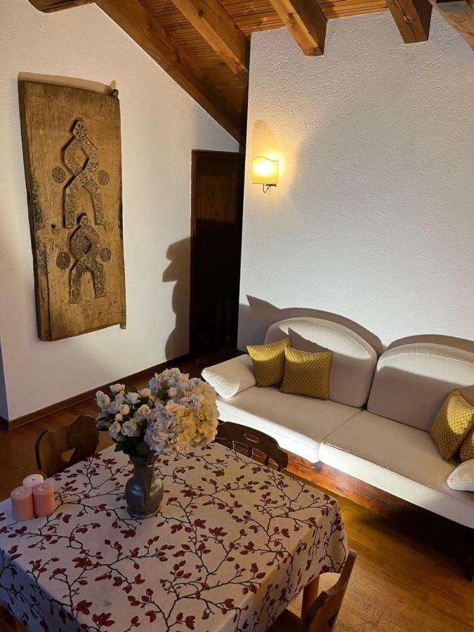 Chalet Blanc "La Mansarda" Courmayeur Buitenkant foto