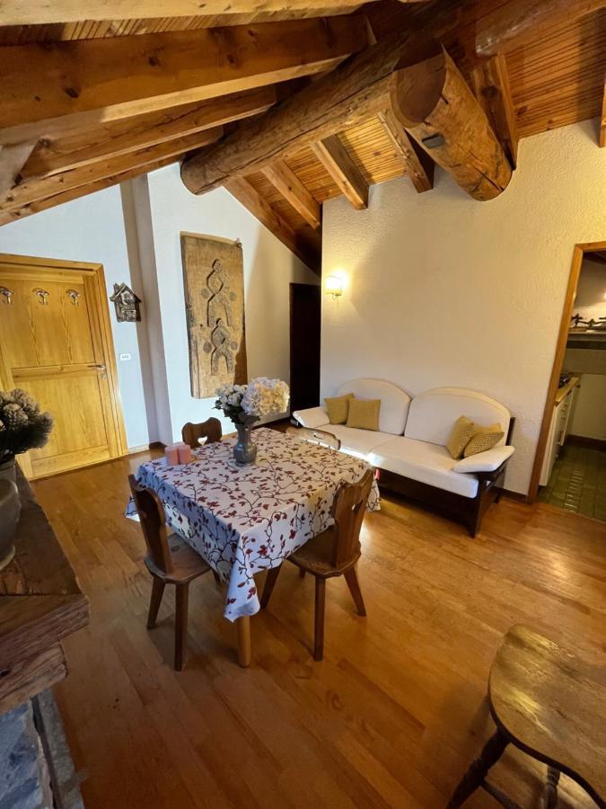 Chalet Blanc "La Mansarda" Courmayeur Buitenkant foto