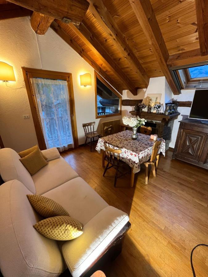 Chalet Blanc "La Mansarda" Courmayeur Buitenkant foto