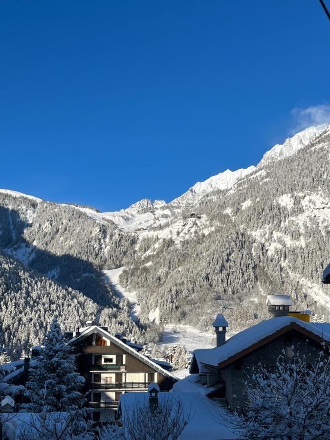 Chalet Blanc "La Mansarda" Courmayeur Buitenkant foto