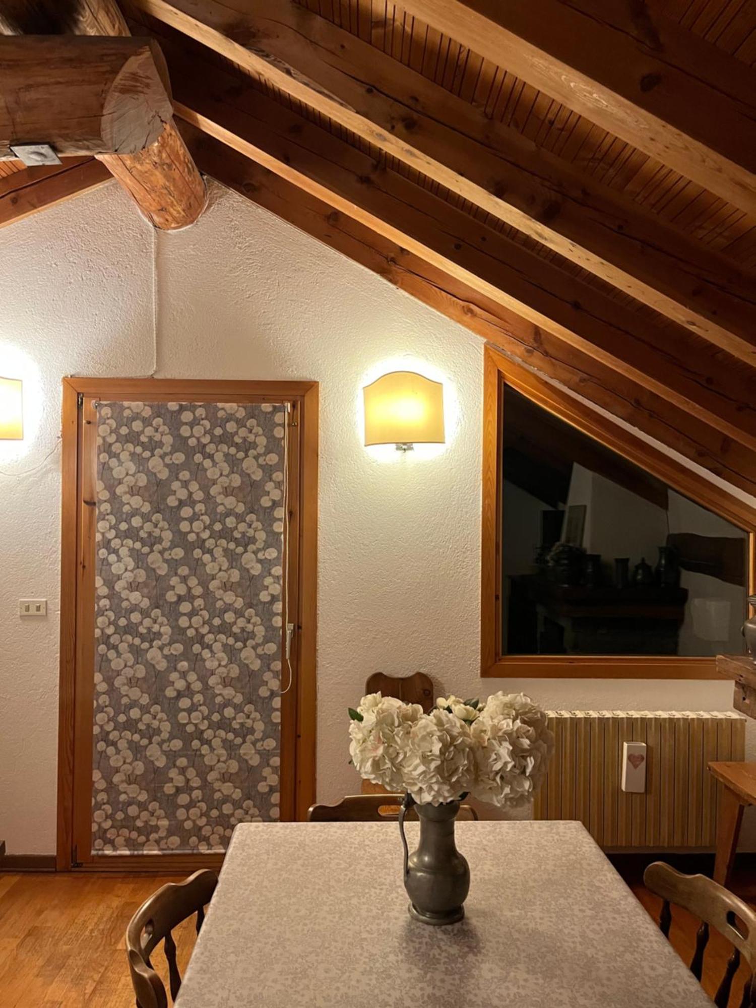 Chalet Blanc "La Mansarda" Courmayeur Buitenkant foto